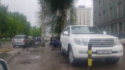 На Ибраимова - Киевской водитель «Тойоты» припарковался на тротуаре перед пешеходным переходом (фото)