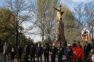 В Бишкеке прошел митинг-реквием в честь 75-летия открытия памятника генералу Ивану Панфилову <i>(фото)</i>