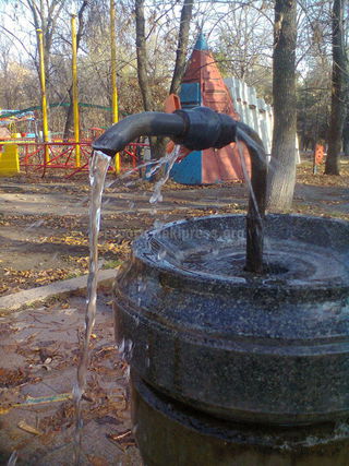 «Бишкекводоканал» 15 ноября перекрыл подачу воды в питьевой фонтанчик в парке им.Ататюрка