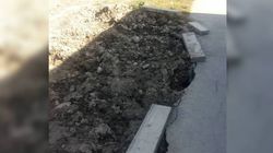 В Арча-Бешике на Куйукова - Жоогазын работники Бишкекводоканала после ремонта труб, не восстановили тротуар (фото)