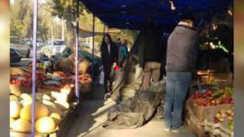 Организаторов стихийной торговли на ул.Айни оштрафовали на 3000 сомов, - мэрия