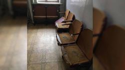 Фото — Истертые кресла в Ленинском районном управлении социального фонда