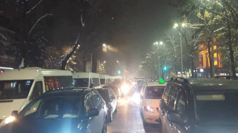 Бишкекчане жалуются на пробки в городе (видео, фото)