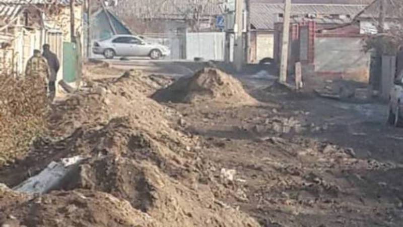 Жители спрашивают, когда будет завершены канализационные работы на улице Крупской в Новопавловке?
