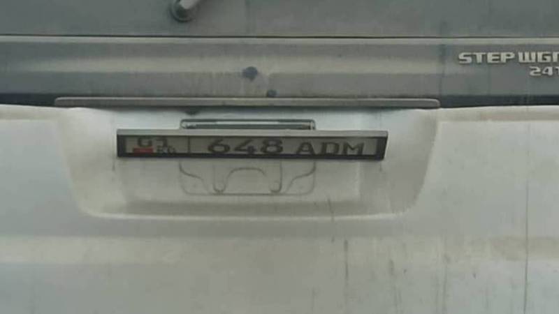 В Бишкеке замечена «Хонда» с наклоняющимися рамками, которые скрывают номера от камер «Безопасного города». Фото