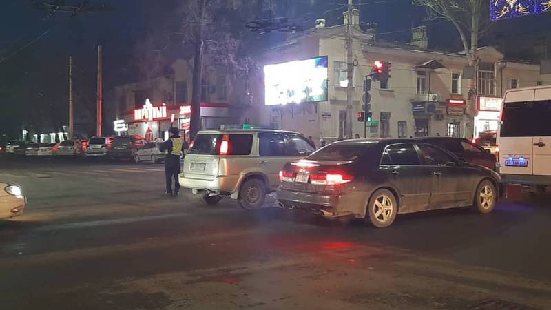 Горожанин жалуется на постоянные пробки в Бишкеке. Фото