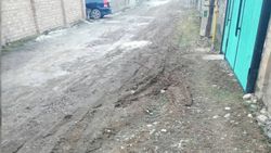Житель Бишкека жалуется на плохое состояние дороги на Саадак-Кыбыла в жилмассиве Ак-Орго
