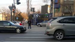 На Московской-Ибраимова пешеходы не успевают переходить дорогу из-за «быстрого» светофора. Фото
