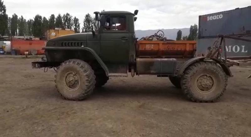 Фермер из Таласа переделал Урал-4320 в мощный трактор. Видео