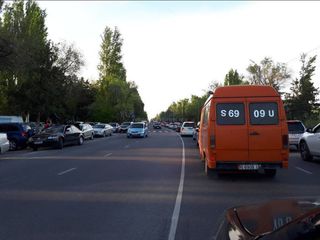 В Бишкеке на ул.Шабдан Баатыра образовалась длинная пробка (фото)