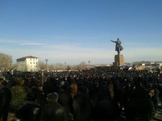 Ситуация на центральной площади Оша по сообщениям читателей <b>(фото, видео, хронология)</b>