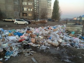 В мкрн «Учкун» три недели не вывозили мусор, - житель <b>(фото)</b>