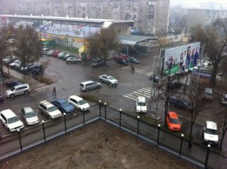 На Огонбаева-Карпинка нет знака главной дороги, что приводит к частым ДТП, - читатель <b>(фото)</b>