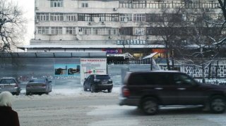 Вроде стройку отеля рядом с гастрономом «Иссык-Куль» приостановили, но застройщики уже подняли 1 этаж, - житель <b>(фото)</b>