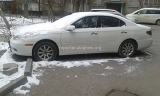 Во дворе на К.Акиева-Чокморова автомашина «Лексус-ES300» находится в нерабочем состоянии, из другой страны заказаны запчасти, - ДПС читателю <b>(фото)</b>