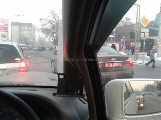 Машина с дипломатическими номерами (D 16 005) проехала на красный сигнал светофора,- читатель<b> (фото,видео) </b>