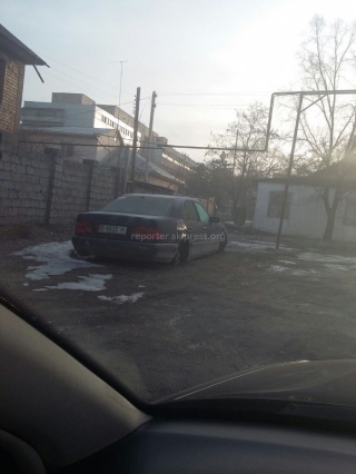 На улице Исанова украли колеса у 4 автомашин <b> (фото) </b>