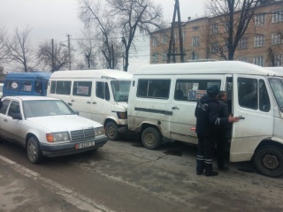 На пересечении улиц Алма-Атинская и Салиева произошло ДТП с участием трех маршруток,- читатель <b><i> (фото) </i></b>