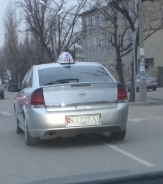 В Бишкеке водитель автомашины «Опель» ездил с бумажными номерами, - читатель <b><i> (фото) </i></b>