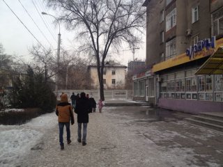 По ул. Киевской уже в течение 10 лет тротуар перекрыт забором строительного объекта <b>(фото)</b>
