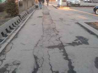 Тротуары центральных улиц Бишкека в плохом состоянии <b>(фото)</b>