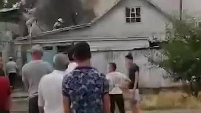 В Токмоке произошел пожар в жилом доме. Фото и видео