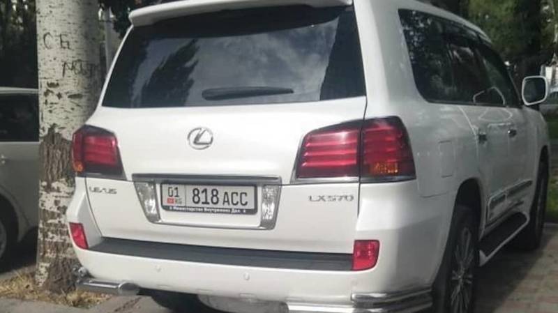В Бишкеке замечен Lexus LX 570 с госномером, который в Carcheck зарегистрирован на «Тойота». Фото