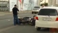 На ул.Ахунбаева столкнулись два мотоциклиста. Видео с места аварии