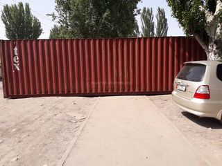 Тротуар на Профсоюзной-Лумумбы в Бишкеке заблокирован контейнером (фото)
