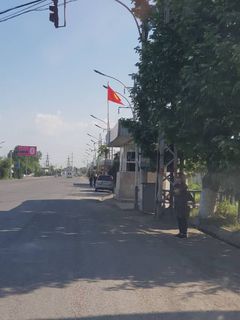 На посту ОБДД в Оше неправильно повесили флаг <i>(фото)</i>