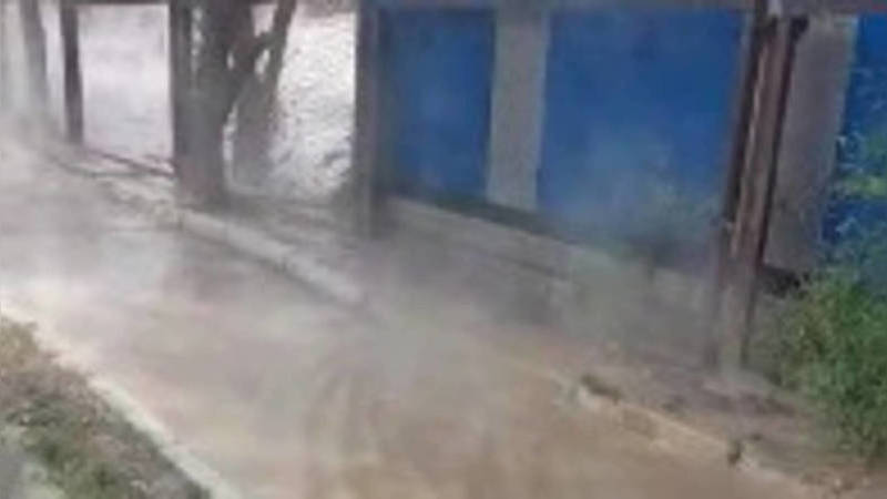 На улице Тыныстанова утечка воды прекращена, аварию устранили