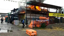 В строительном магазине в селе Лебединовка произошел пожар. Видео