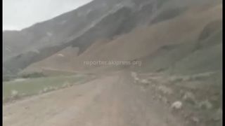Дорога, ведущая в село Ак-Кыя в Нарыне, находится в ужасном состоянии <i>(видео)</i>