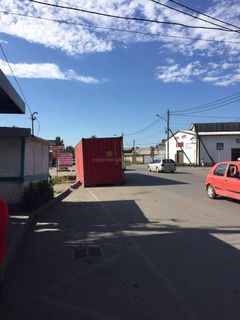 Бишкекчанин просит убрать контейнер с проезжей части ул.Патриса Лумумбы (фото)