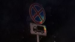 На Фучика игнорируют проезд «Проезд для грузового транспорта запрещен». Видео горожанина