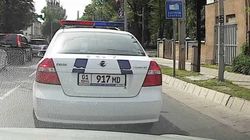 Машина МВД выехала на встречку на Боконбаева. Видео