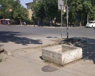 Когда уберут бетонный блок и сделают подходы к «зебре» на Московской-Логвиненко?
