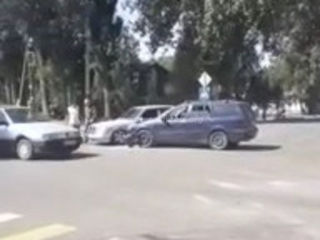 На Баялинова-Орозбекова вновь произошло ДТП. Столкнулись два автомобиля <i>(видео)</i>
