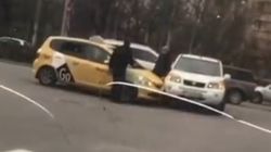 Машина «Яндекс такси» попала в аварию на Жукеева-Пудовкина. Видео с места аварии