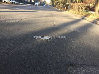 После ремонта теплосети на Фрунзе на дороге торчат трубы