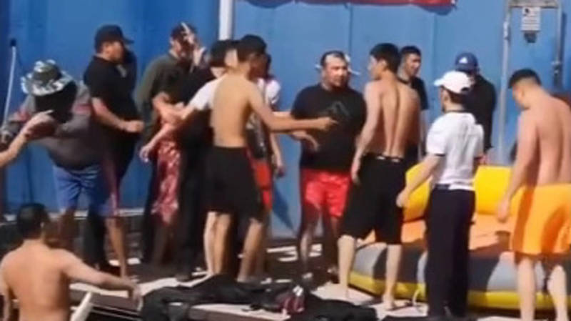 На Иссык-Куле избивают отдыхающих? Драка на пляже «Каприза». Видео