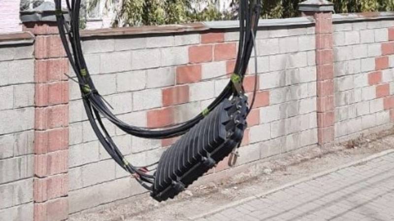 В «Бишкексвет» рассказали, почему на Кольбаева провода висят низко над землей
