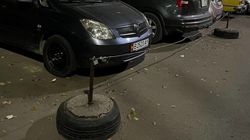 Законно ли на Миррахимова огородили парковку? Фото горожанина