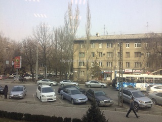 4 машины припаркованы на встречной полосе по ул.Московская