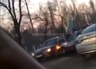 В Бишкеке произошло ДТП с участием 3 машин. Видео