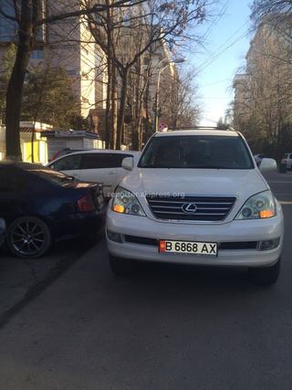 «Данный водитель бросил свой автомобиль на улице Раззакова напротив «Бар 12» и уже час не определяется, из-за чего мы не могли выехать. Требую принять меры», - обратилась автолюбительница.
