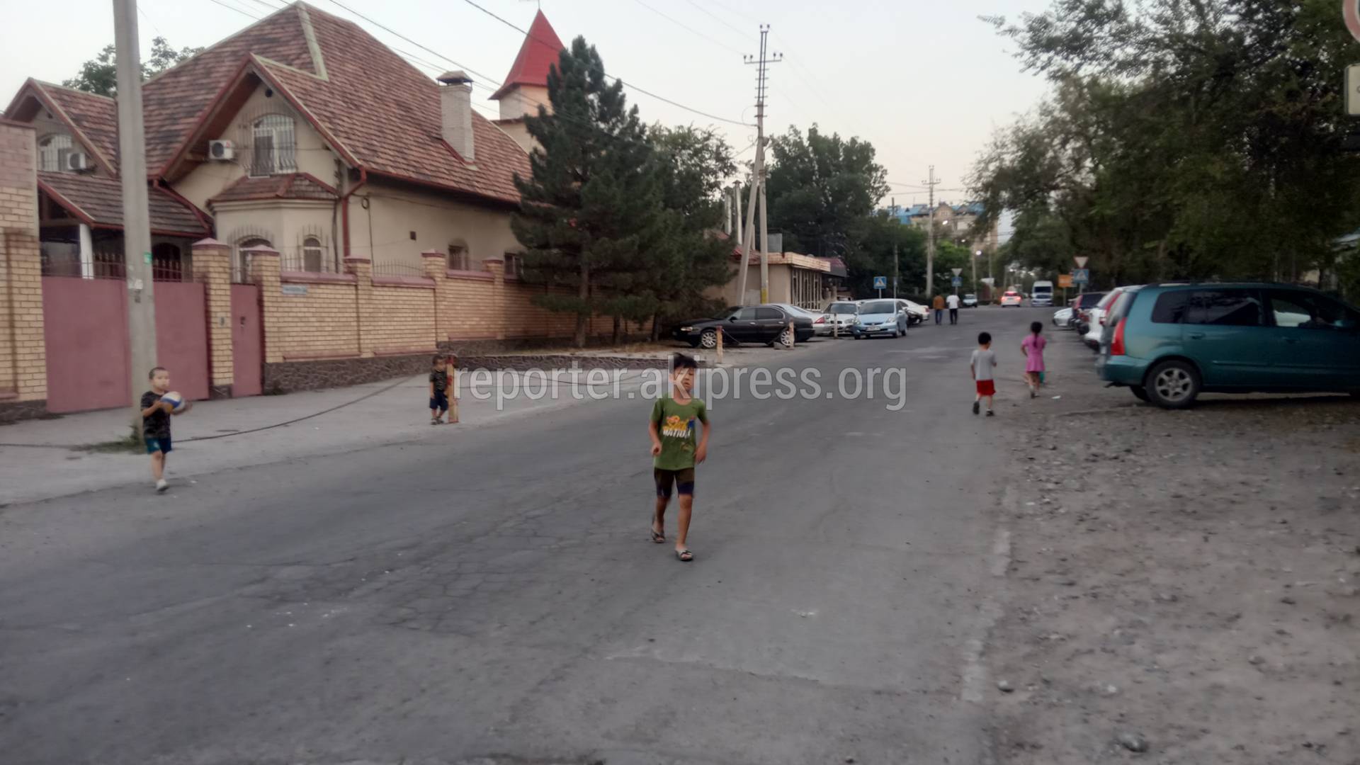 Жители просят установить лежачий полицейский на ул.Табалдиева