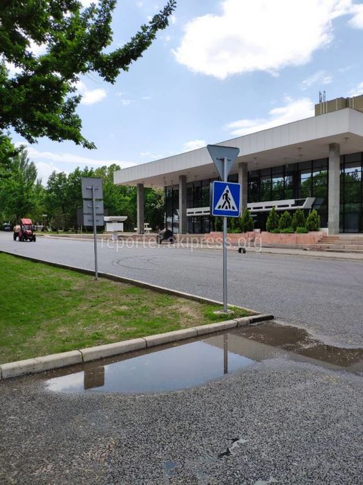 Замена асфальта на Старой площади. Горожанин жалуется на качество ...