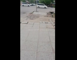Третий год в разрушенном состоянии тротуар на перекрестке ул. Гоголя-Московская, - читатель <b><i>(видео)</i></b>