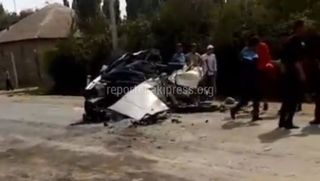 В Таласской области столкнулись «Пассат» и ЗИЛ. Видео с места аварии